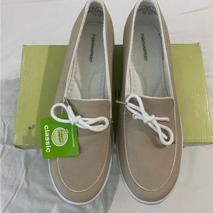 Grasshoppers size 8 1/2 M canvas flats, NWT